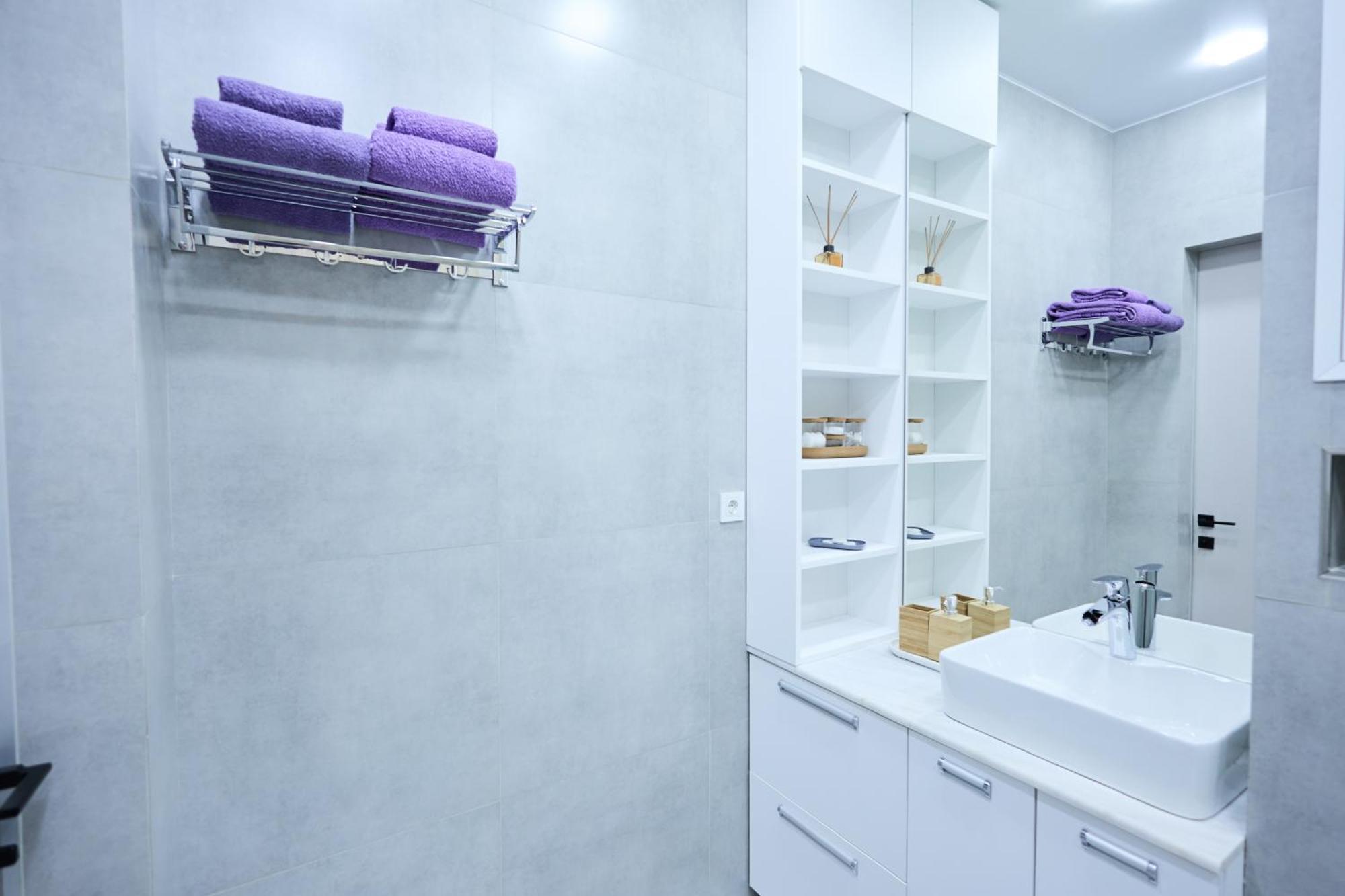 Lovely 1-Bedroom Rental Unit In Downtown 杜尚别 外观 照片